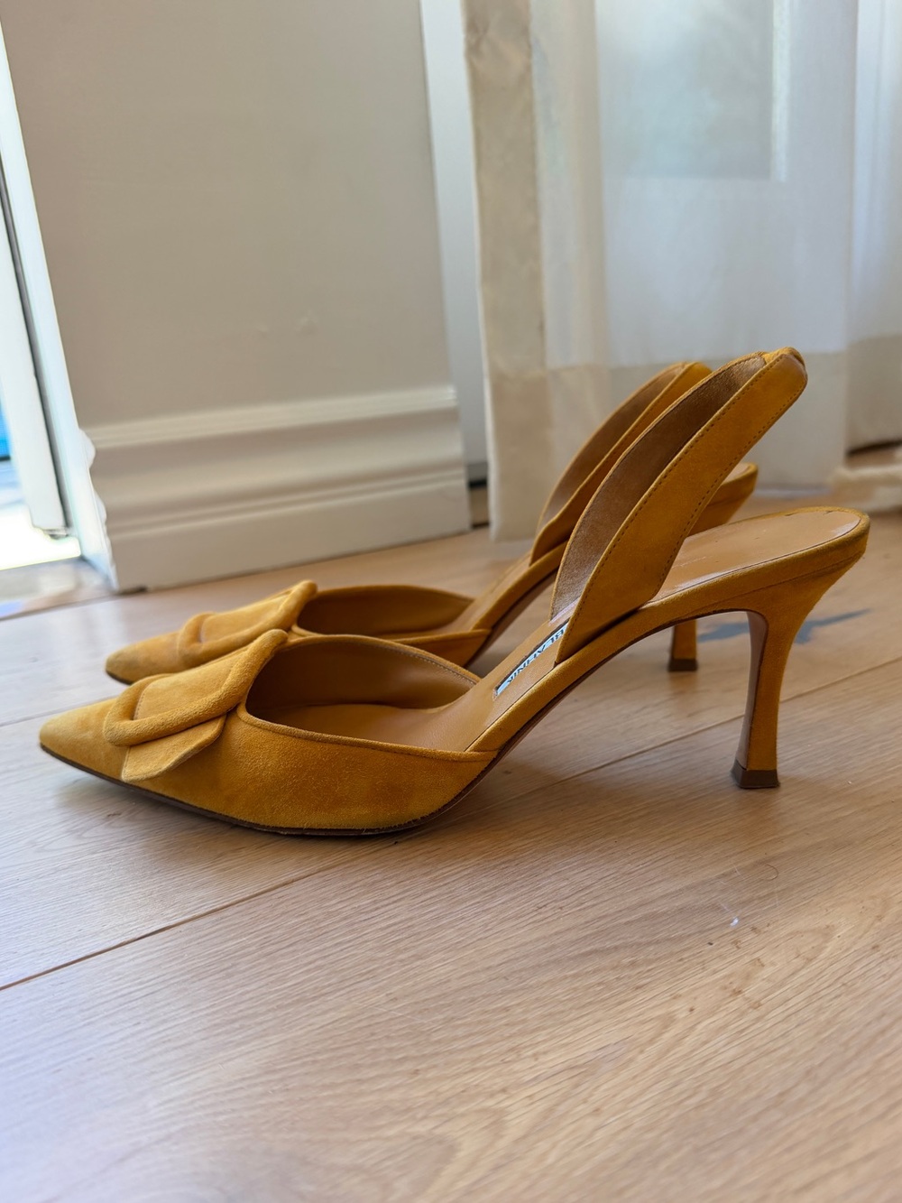 Manolo Blahnik ‘Maysli’ Slingback Pumps Yellow Size 39.5 - Picture 2 of 7